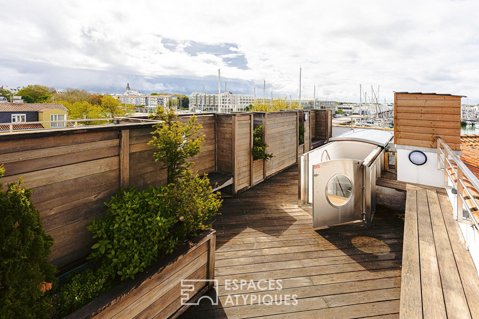 Exclusive apartment with rooftop, moored between the two ports