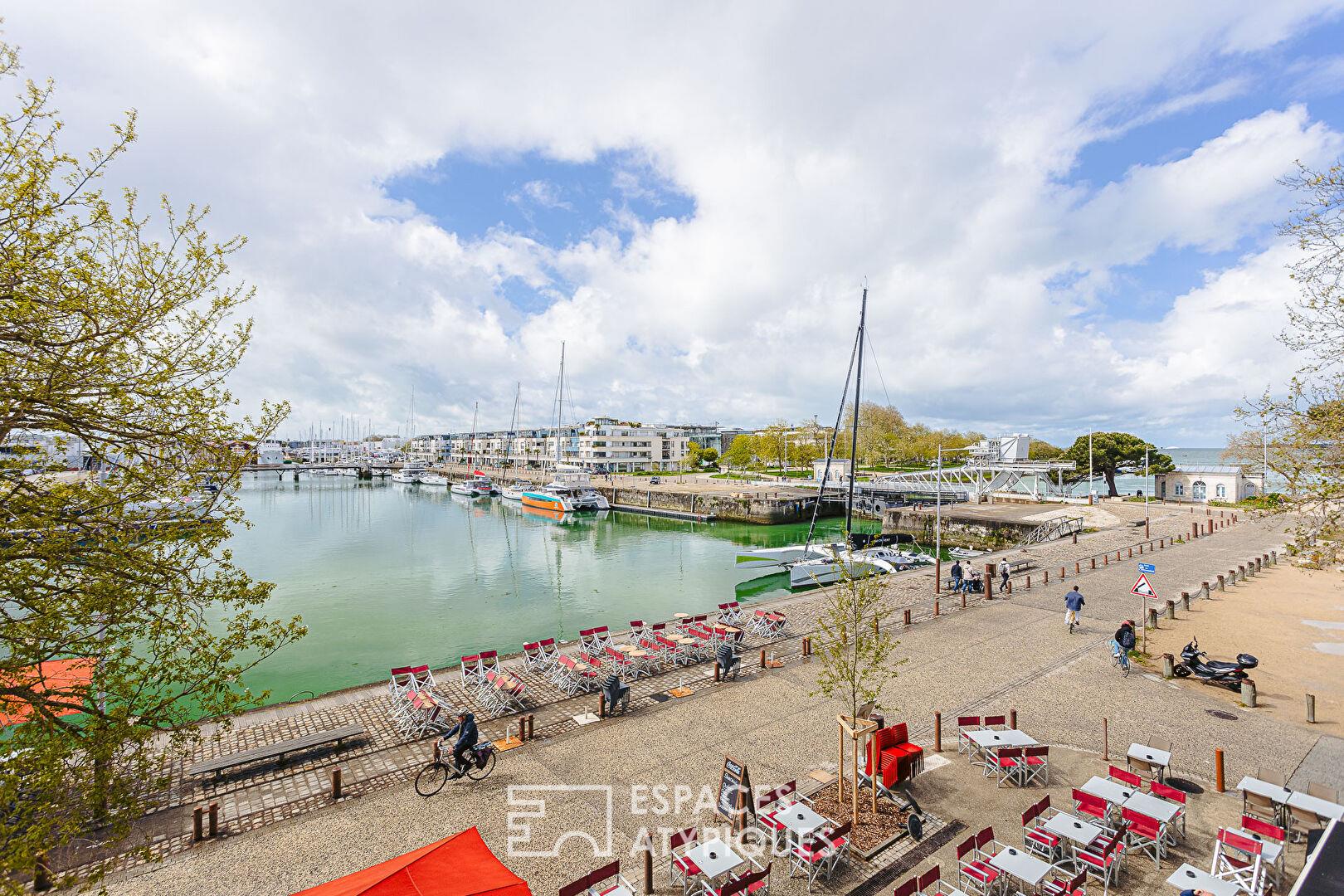 Exclusive apartment with rooftop, moored between the two ports