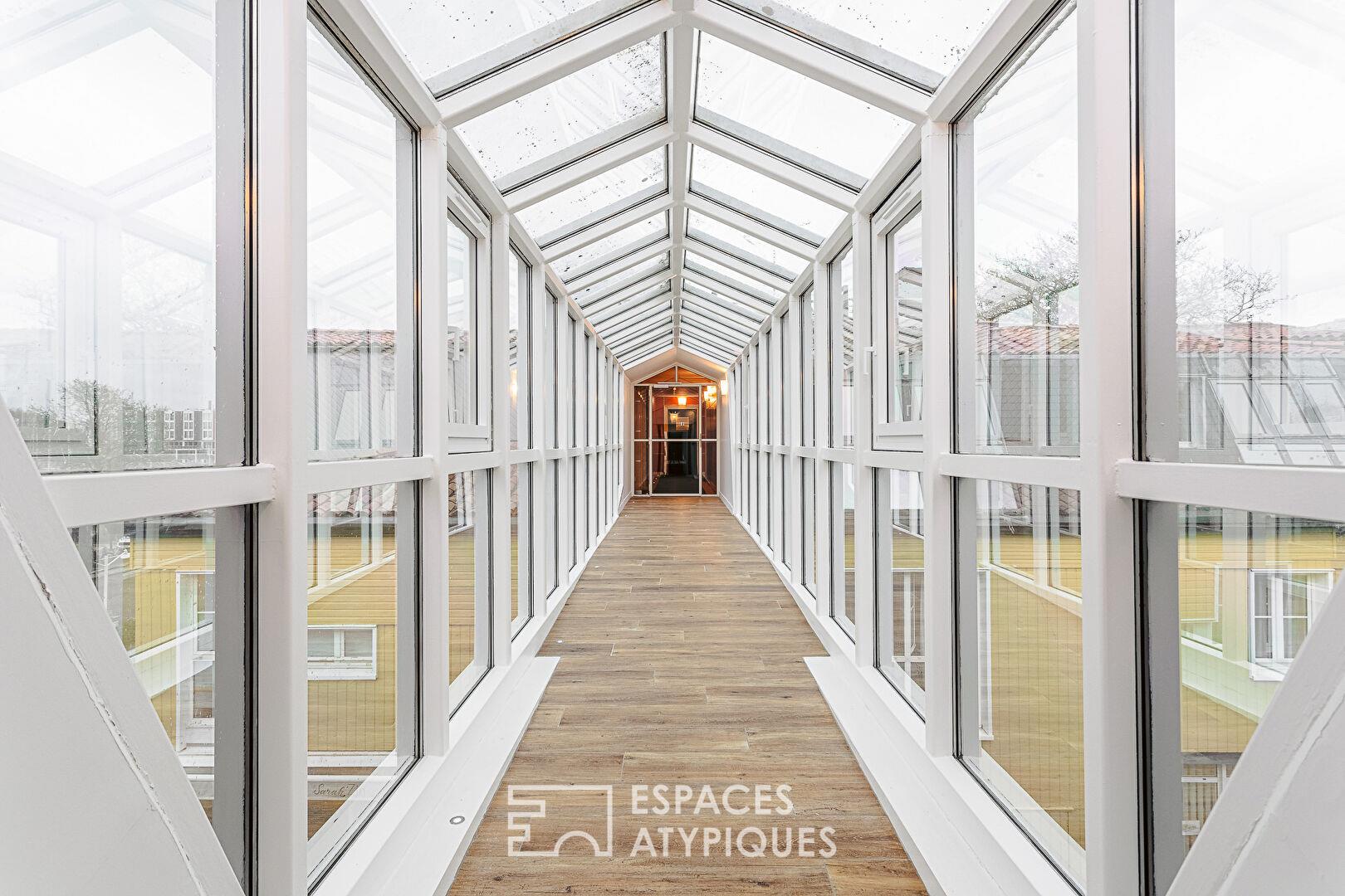 Exclusive apartment with rooftop, moored between the two ports