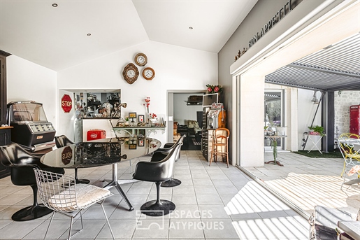 Renovated family home and its outbuilding on the outskirts of La Rochelle