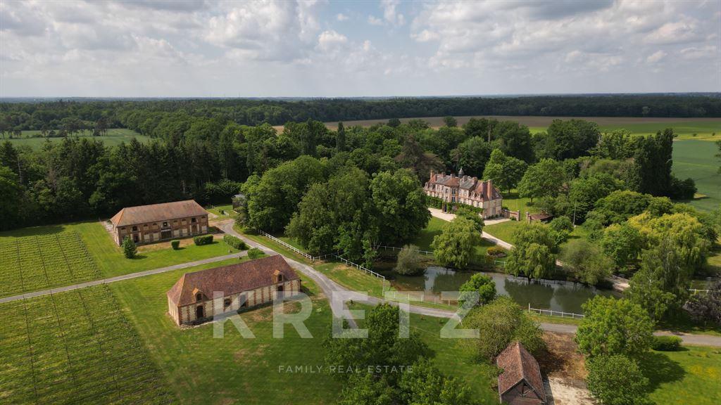 Eighteenth-century castle with 323 ha