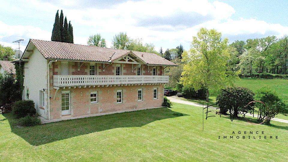 Charming property, 376m2, 6 bedrooms on 9ha in Bazas!