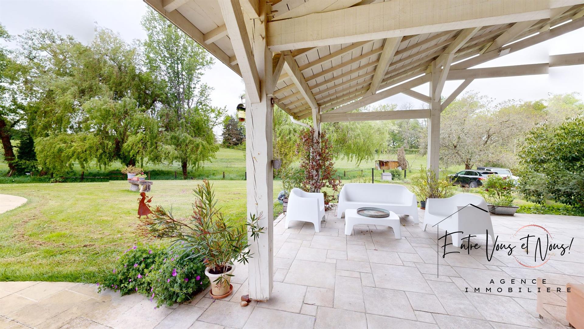Charming property, 376m2, 6 bedrooms on 9ha in Bazas!