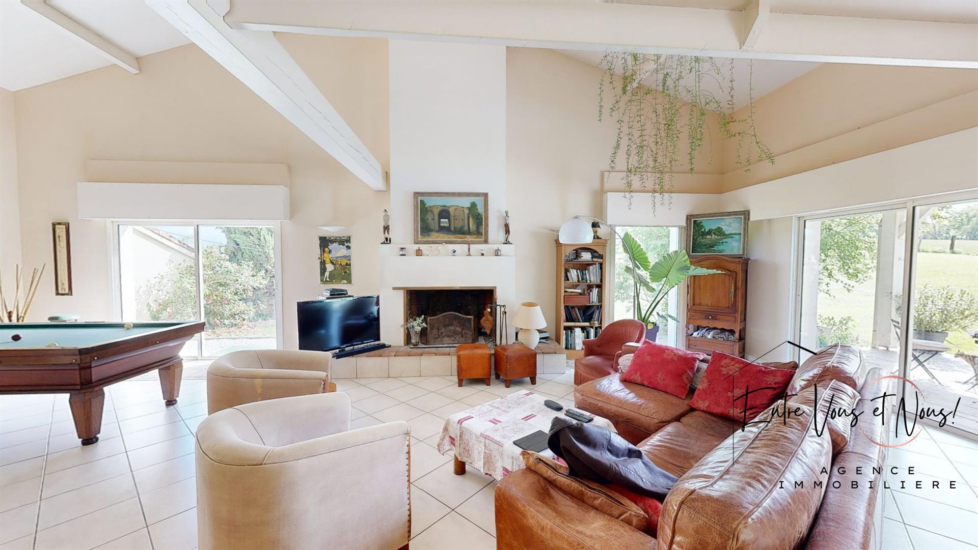 Charming property, 376m2, 6 bedrooms on 9ha in Bazas!