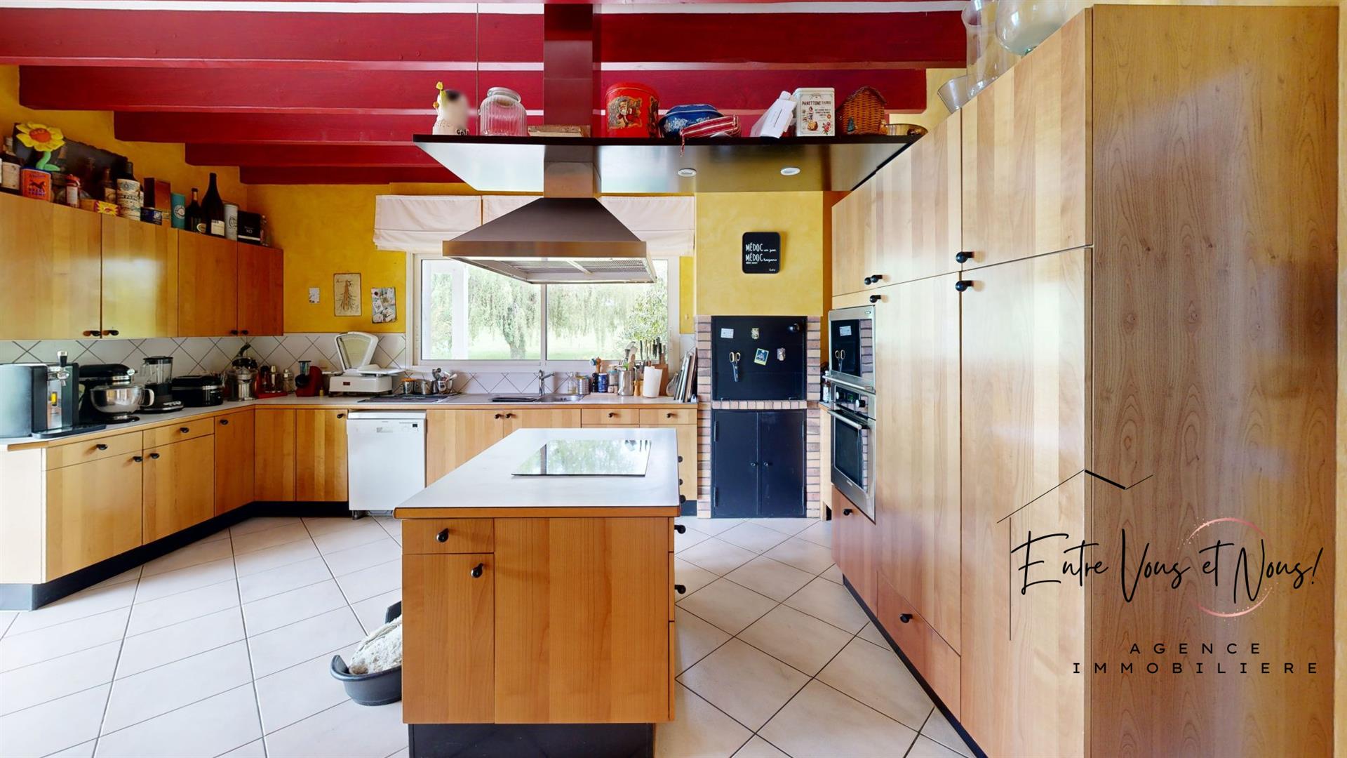 Charming property, 376m2, 6 bedrooms on 9ha in Bazas!