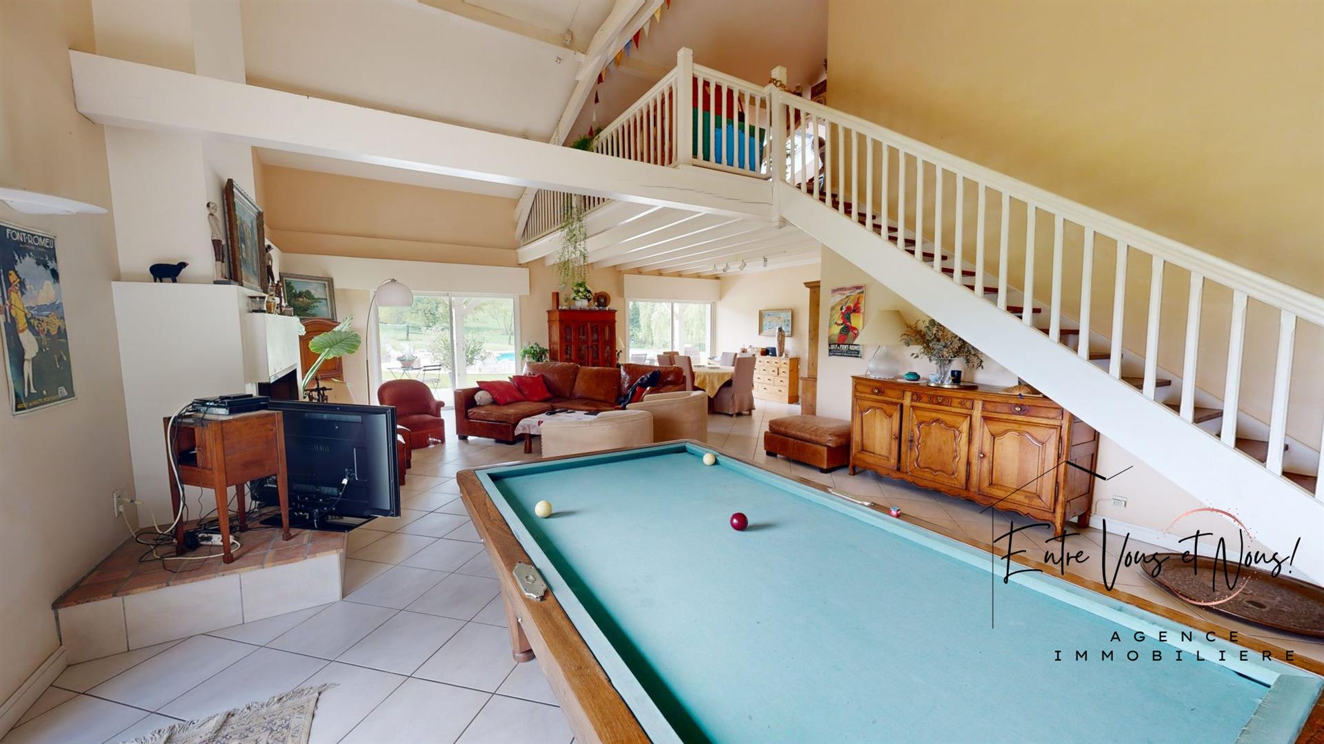 Charming property, 376m2, 6 bedrooms on 9ha in Bazas!