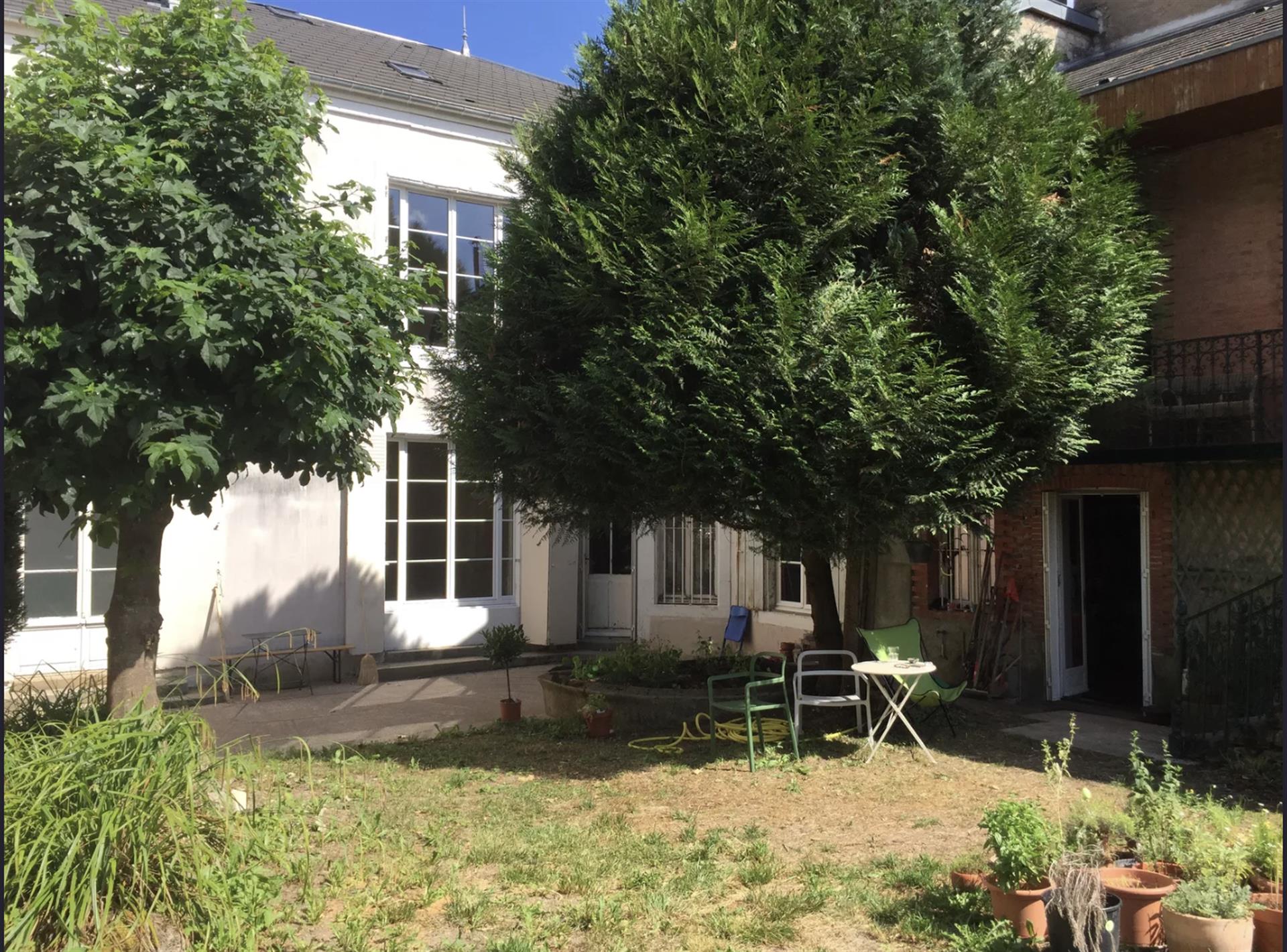 Charmante villa dans petite ville thermale