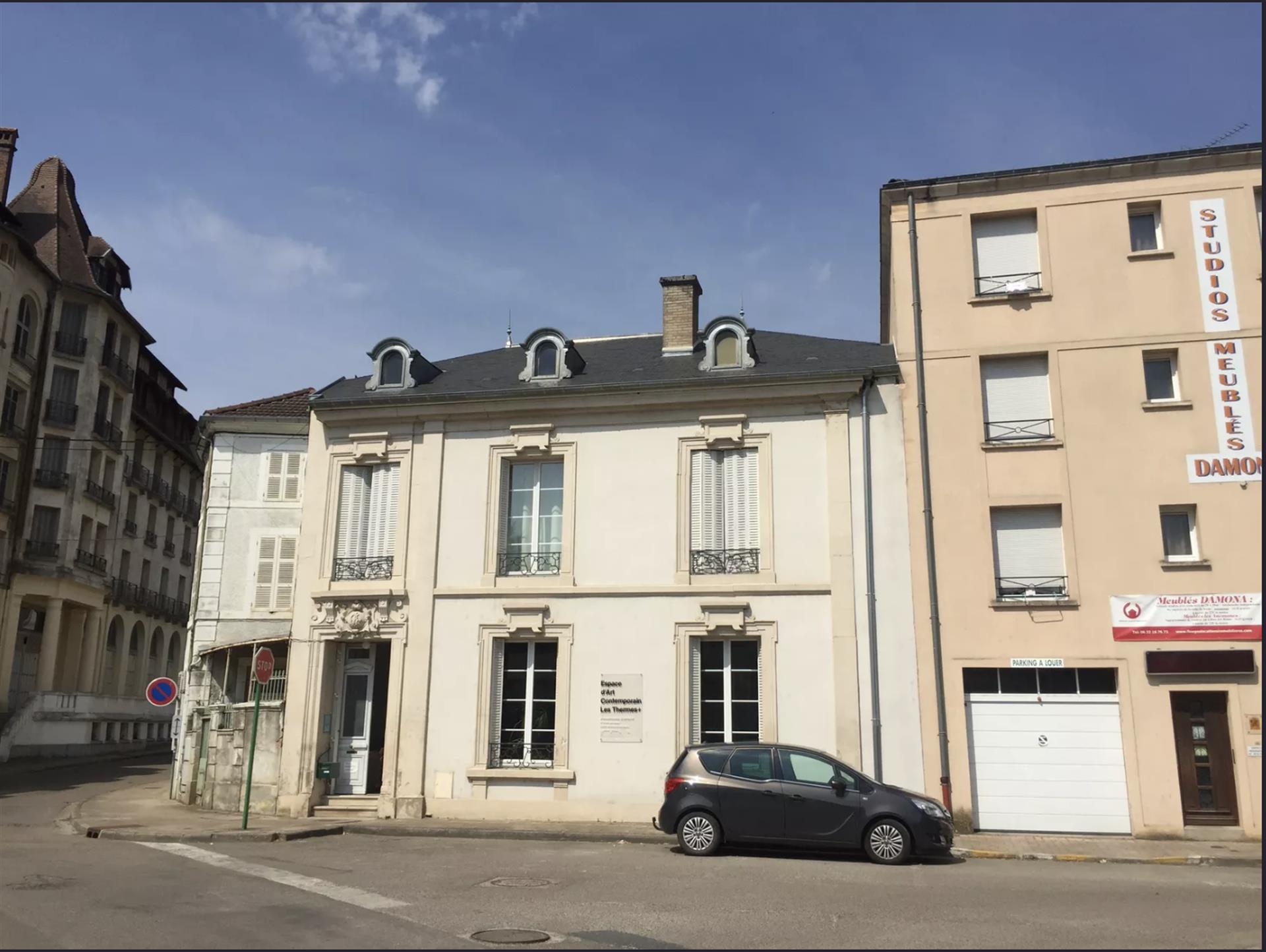 Charmante villa dans petite ville thermale