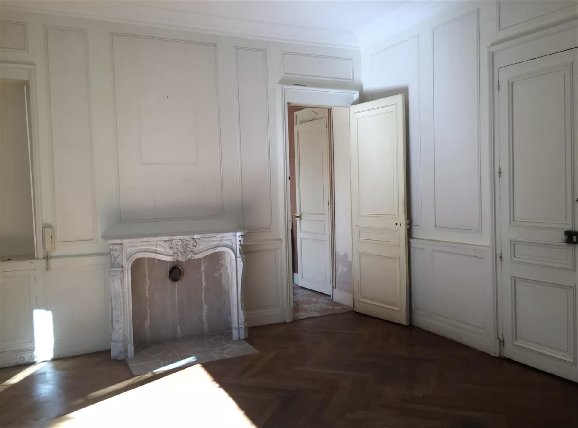 Charmante villa dans petite ville thermale