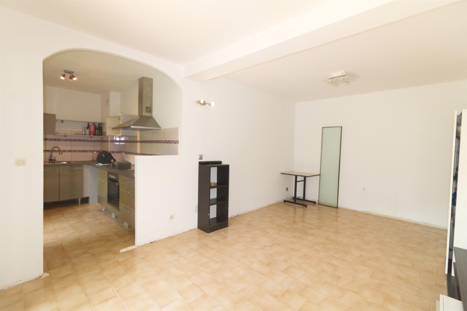 Quiet ground floor apartment in Porto.