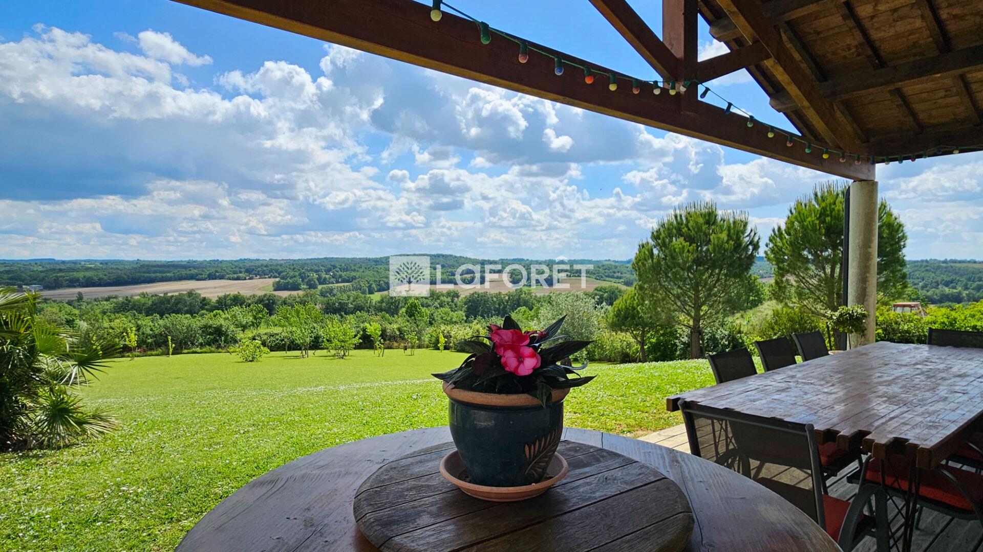 Villa contemporaine avec piscine et vue panoramique