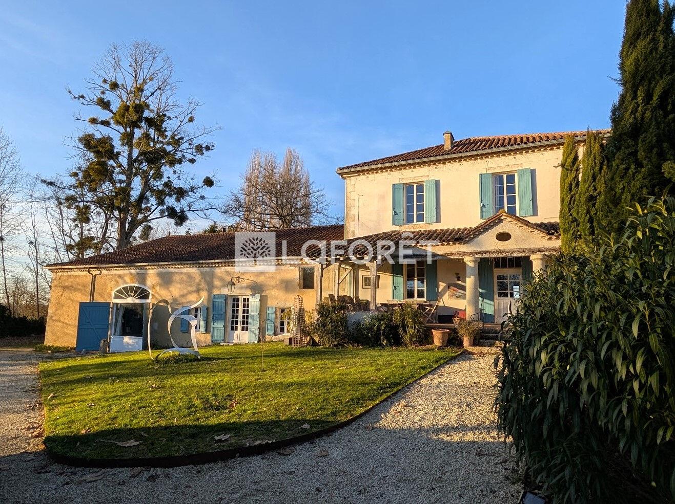 Maison de Maître gasconne, piscine , garage et son parc