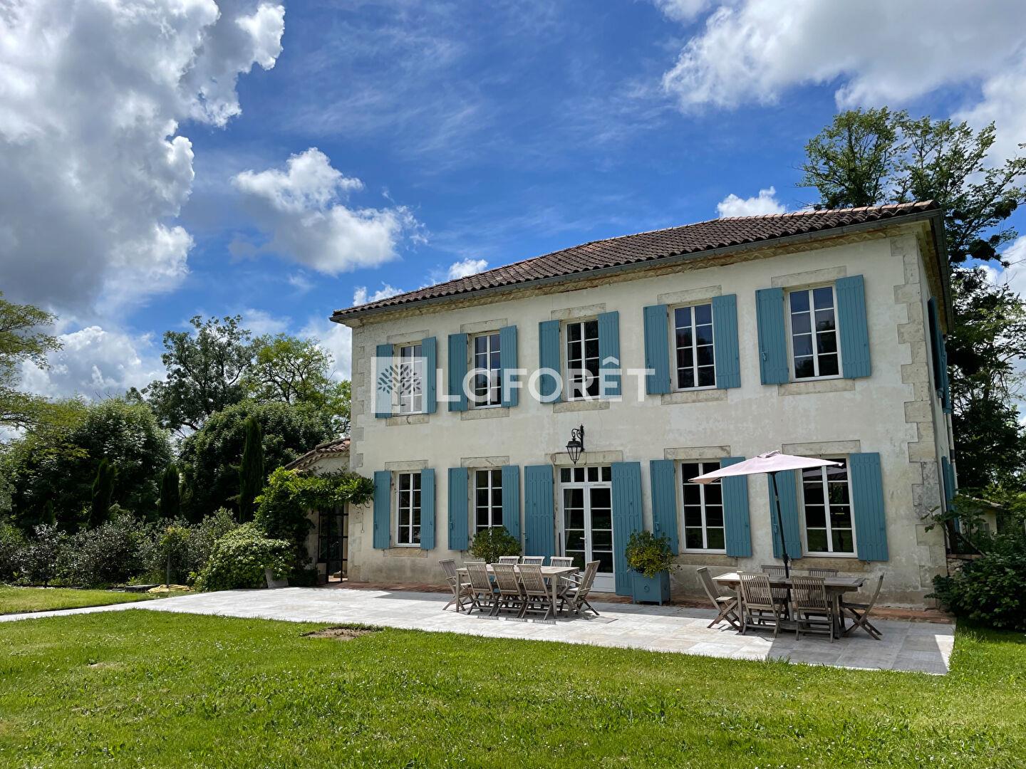 Maison de Maître gasconne, piscine , garage et son parc