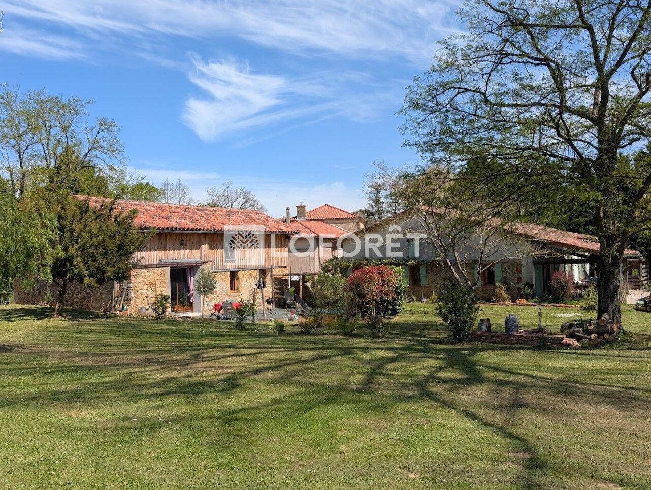 Propriété de charme avec gîte ou double habitation au coeur du Gers