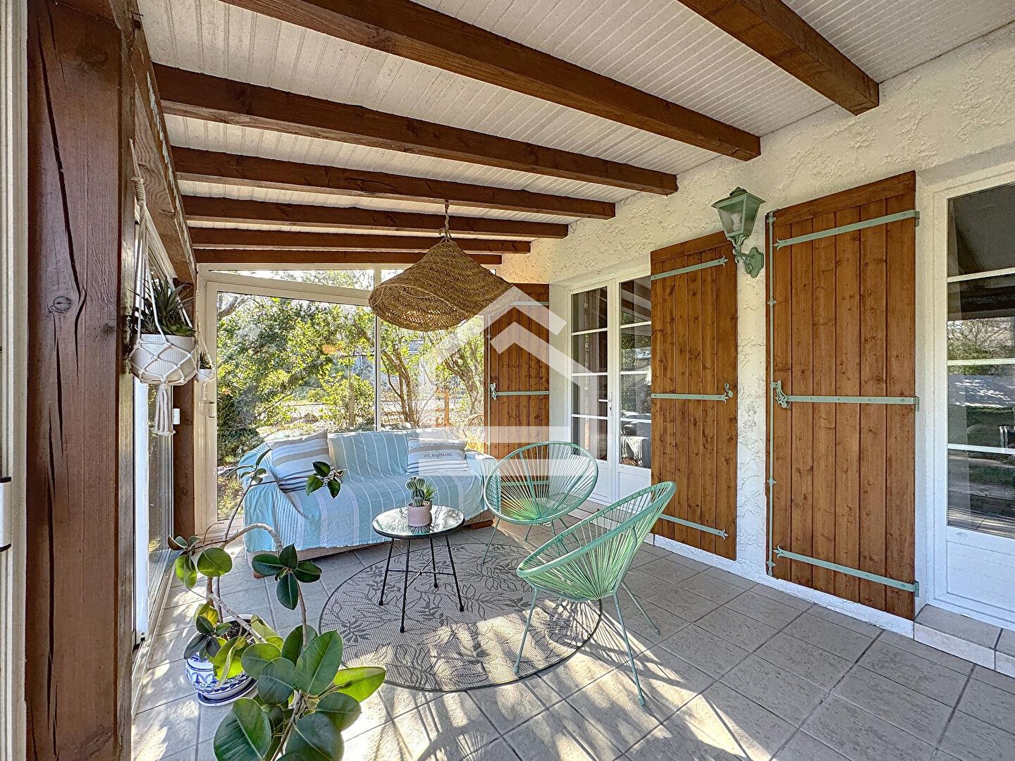 Purchase: Luxury property (33950)