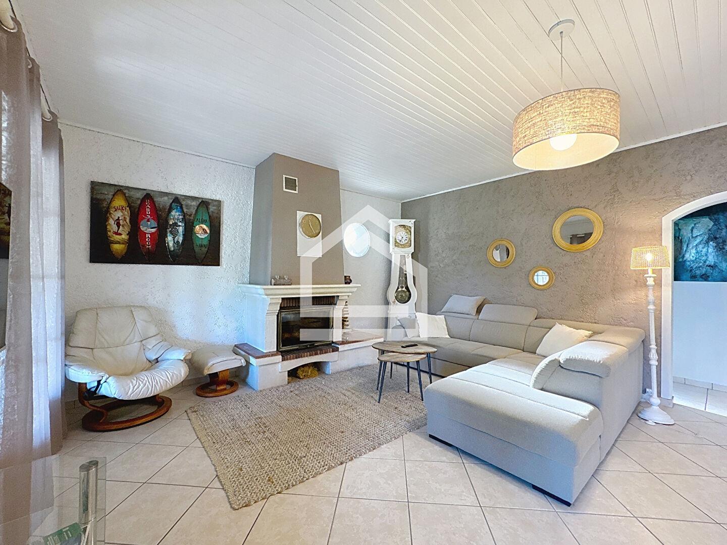 Purchase: Luxury property (33950)