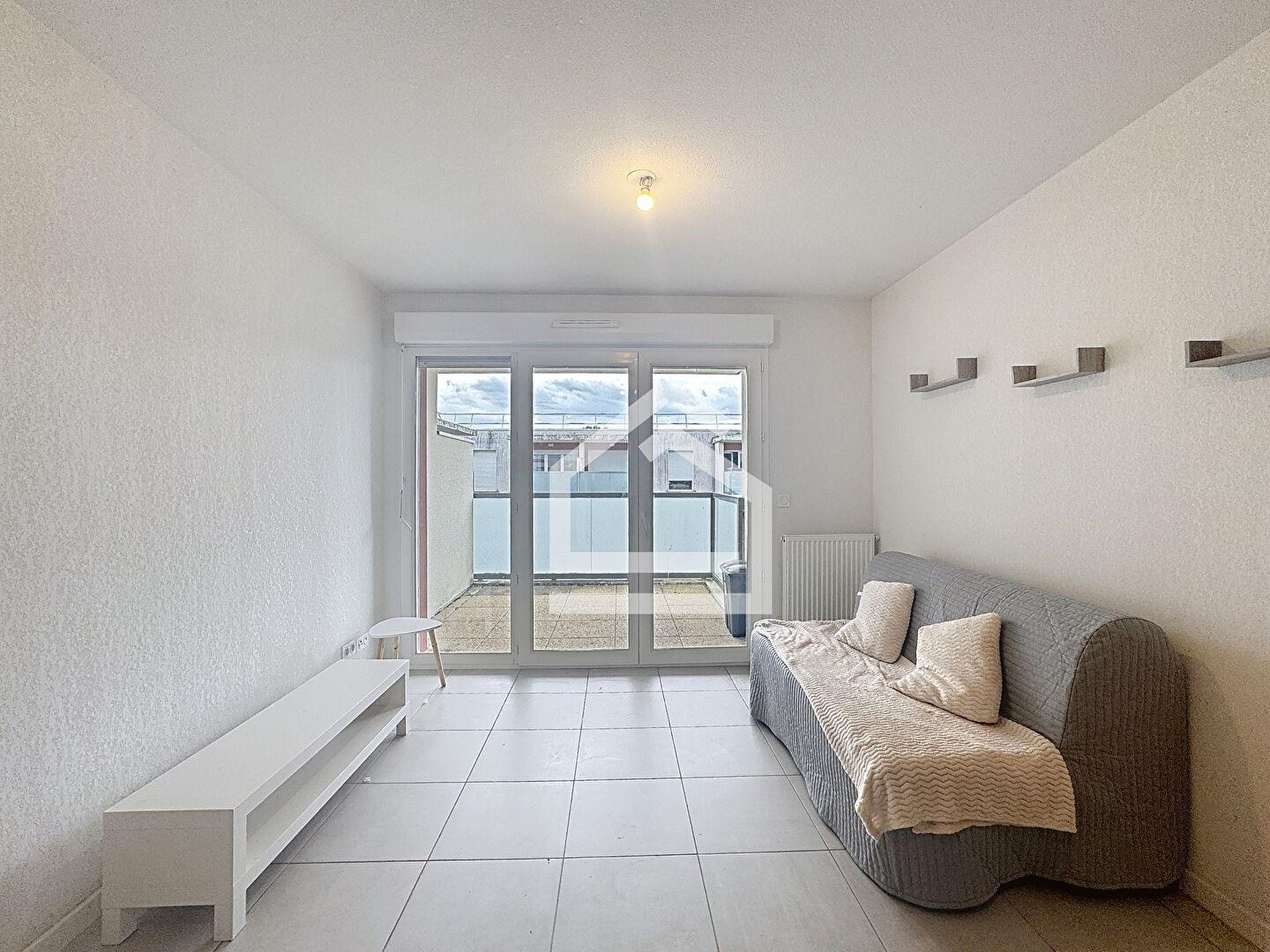 Bruges Le Tasta, 2-room apartment, 44m² with balcony in a secure residence.