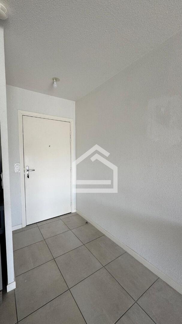 Bruges Le Tasta, 2-room apartment, 44m² with balcony in a secure residence.
