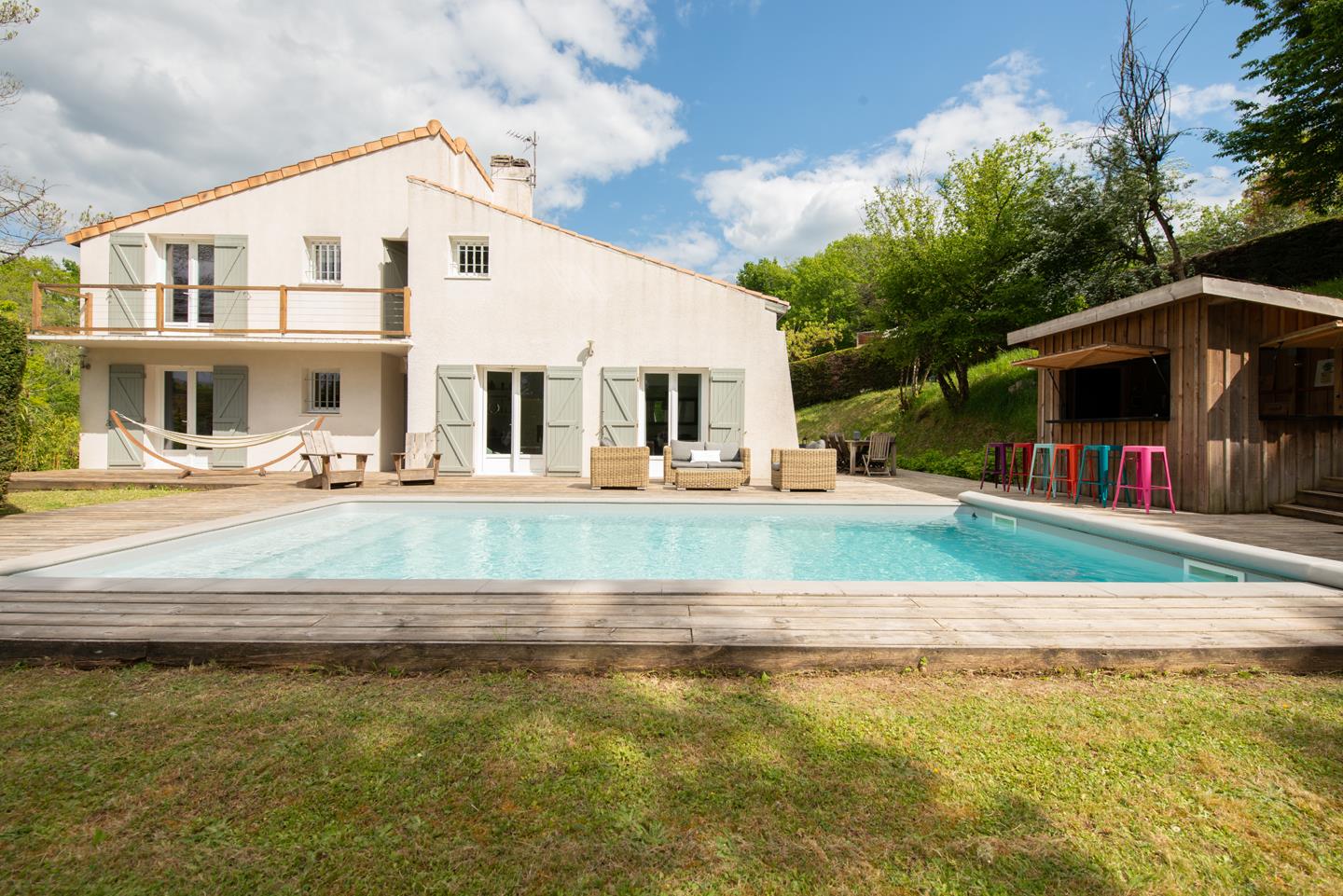 Renovated Residential Architecture - Carignan-De-Bordeaux - 1970 - Nc