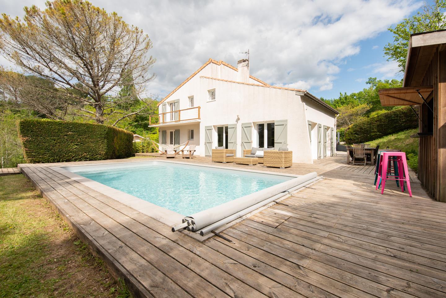Renovated Residential Architecture - Carignan-De-Bordeaux - 1970 - Nc