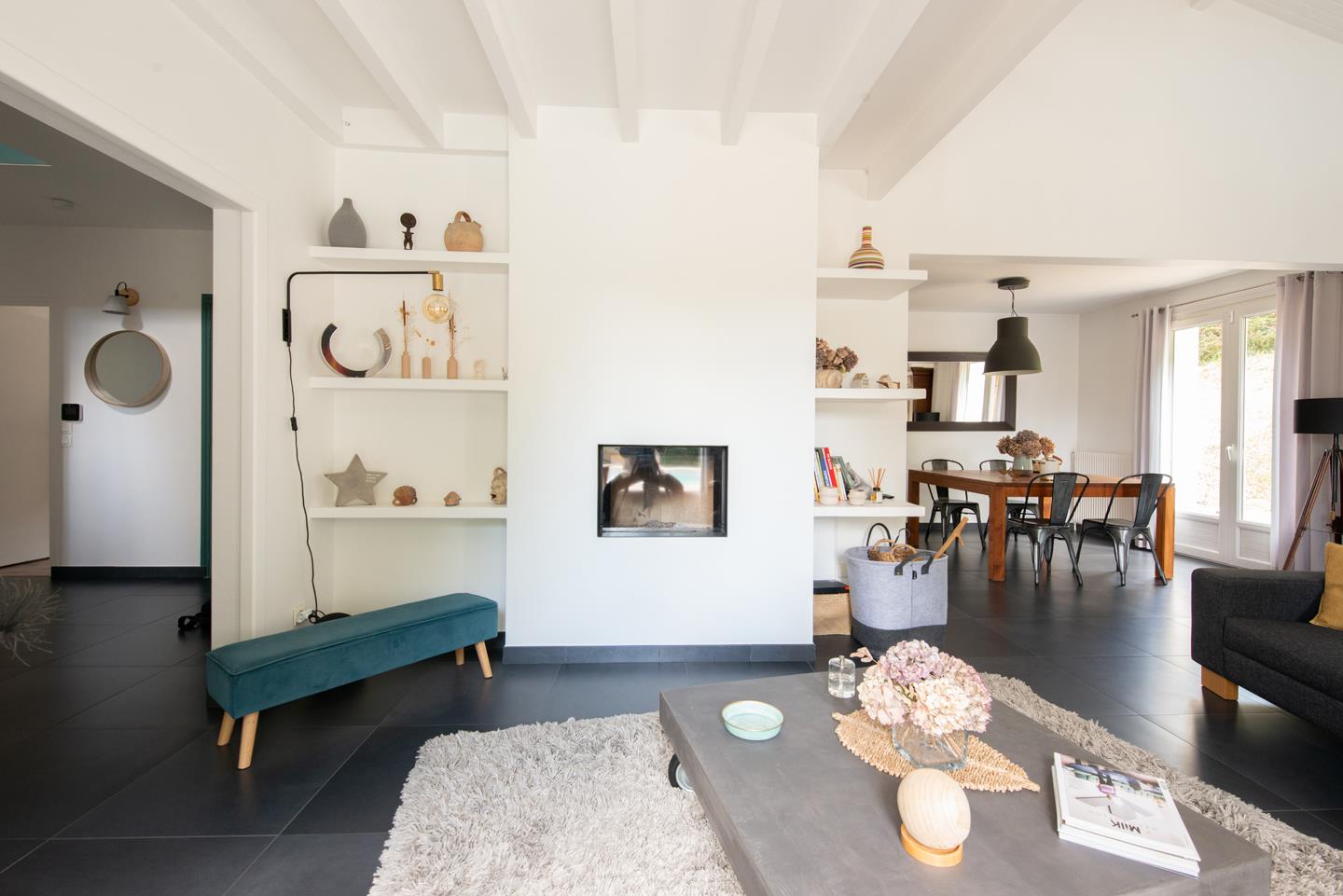 Renovated Residential Architecture - Carignan-De-Bordeaux - 1970 - Nc