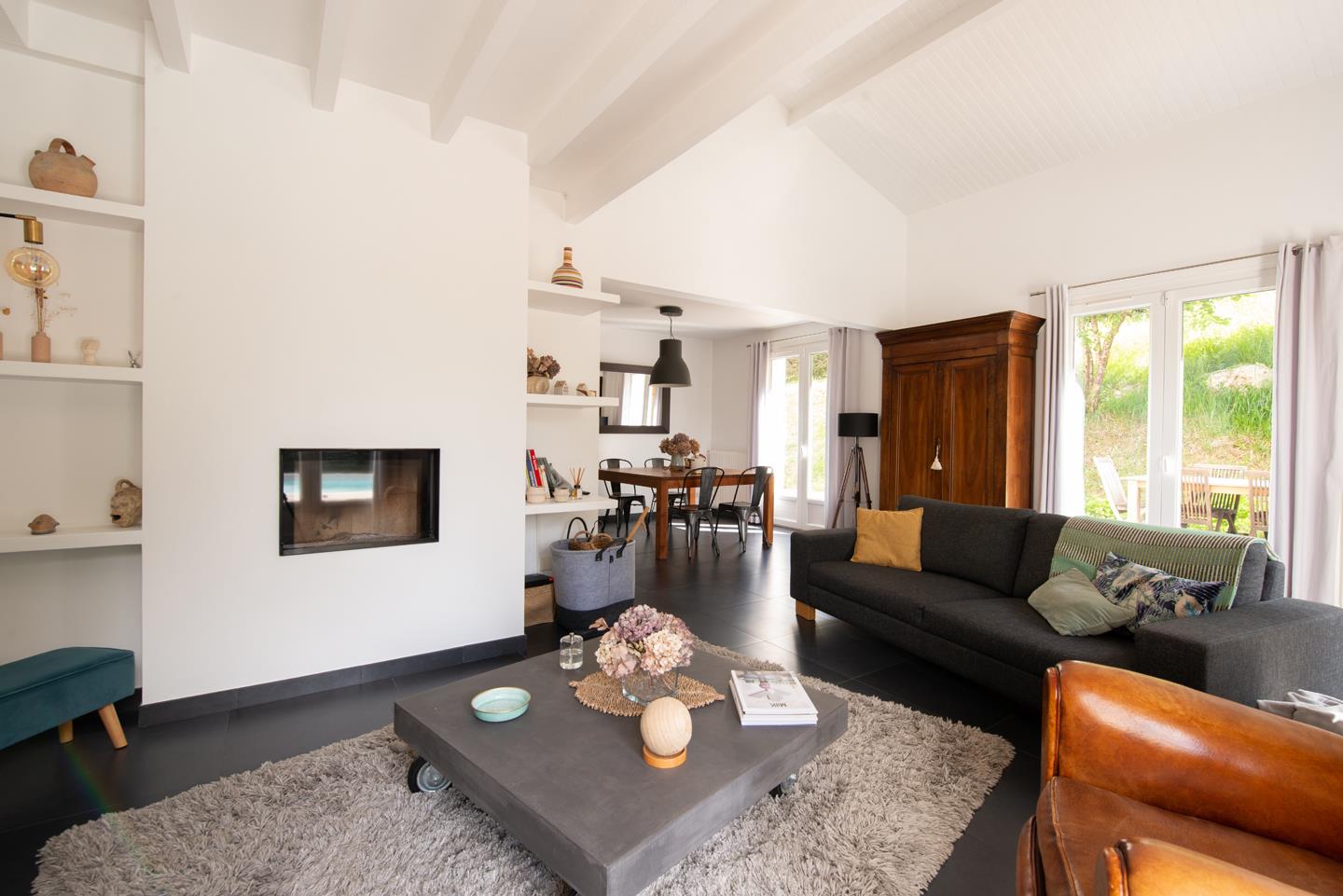 Renovated Residential Architecture - Carignan-De-Bordeaux - 1970 - Nc