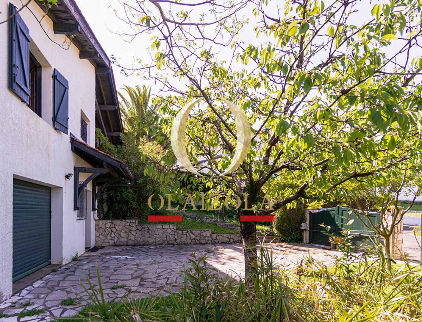 Saint-Jean-De-Luz - Spacious house with garage and bucolic garden in a quiet area.