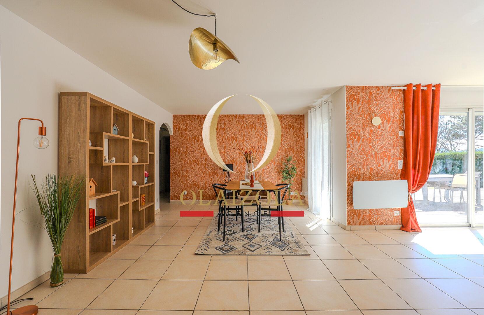 Saint Jean De Luz / Acotz - 4-room single-storey house with garage and beautiful garden.