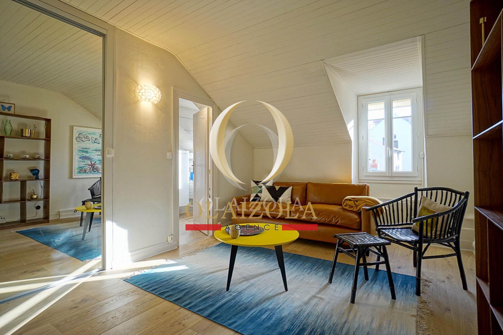 Biarritz - Completely renovated apartment on the top floor in a central area.