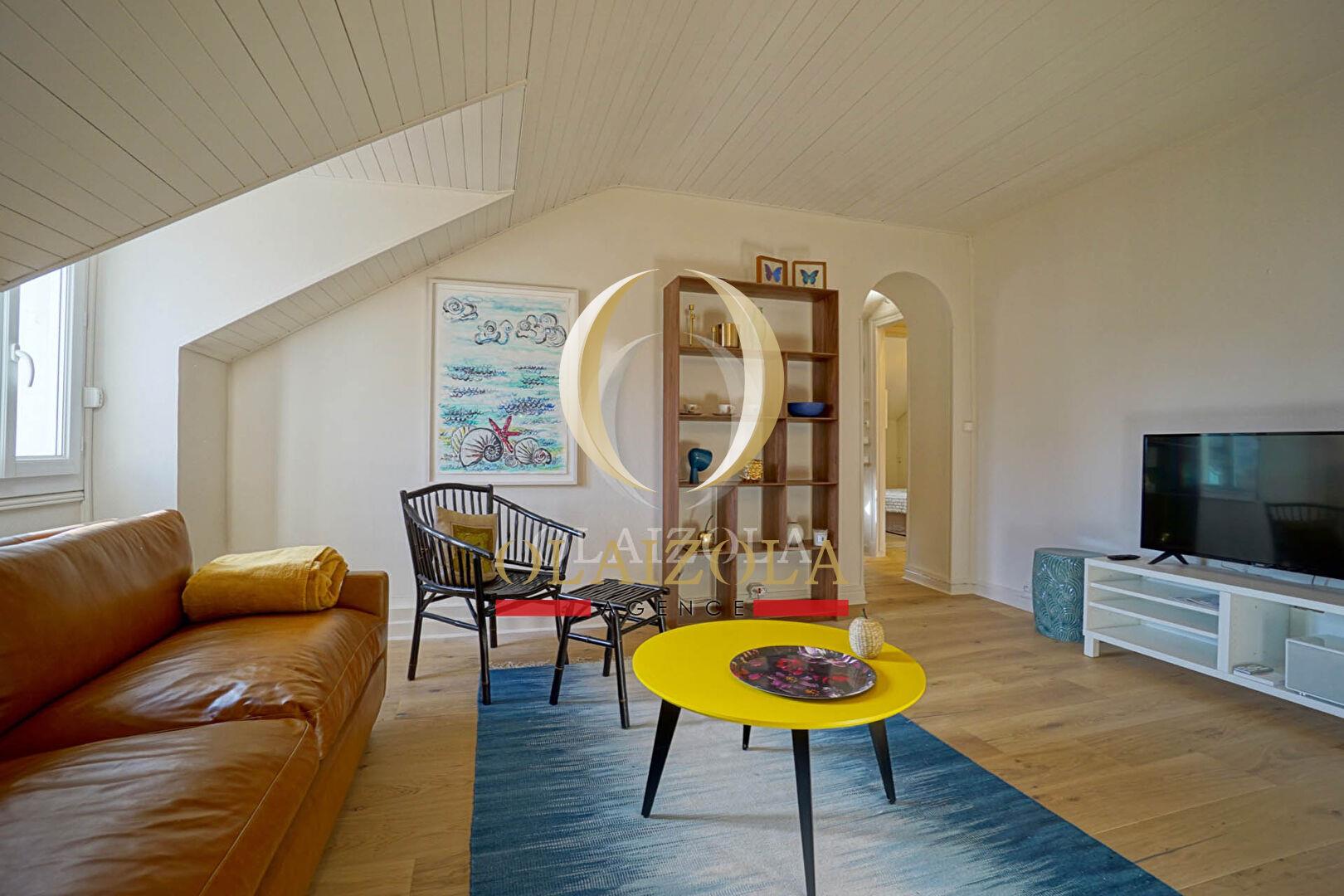 Biarritz - Completely renovated apartment on the top floor in a central area.