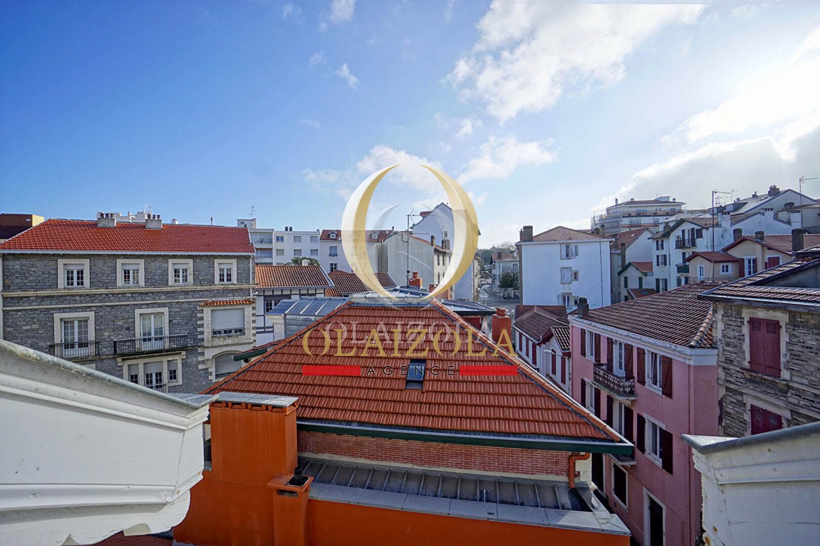 Biarritz - Completely renovated apartment on the top floor in a central area.