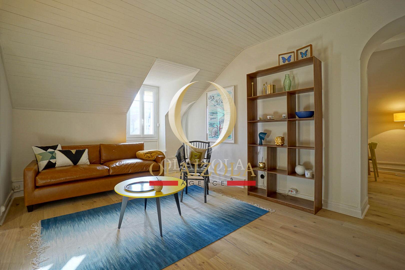 Biarritz - Completely renovated apartment on the top floor in a central area.