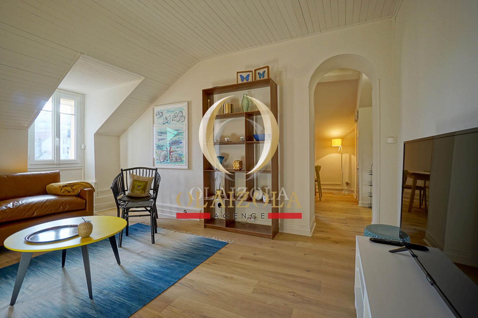Biarritz - Completely renovated apartment on the top floor in a central area.
