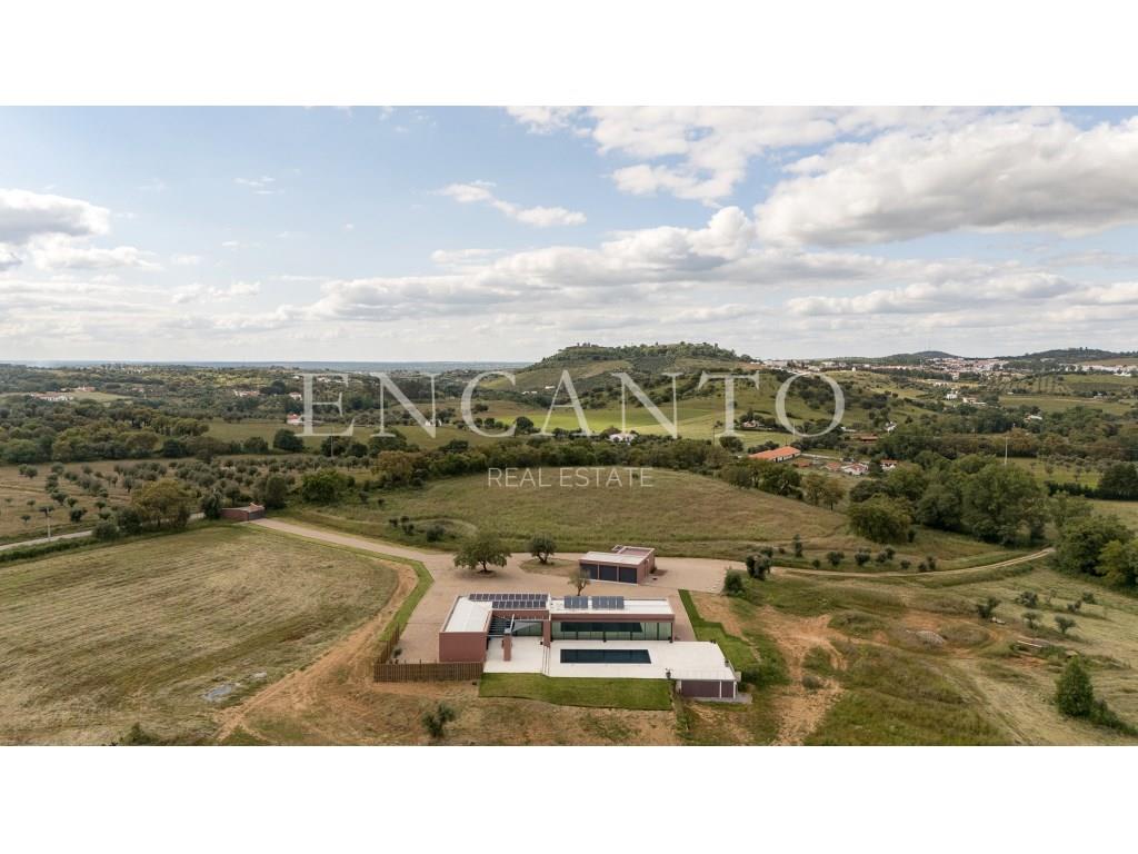 11.5 ha estate with 2 villas in Montemor-o-Novo - 1 hour from Lisbon