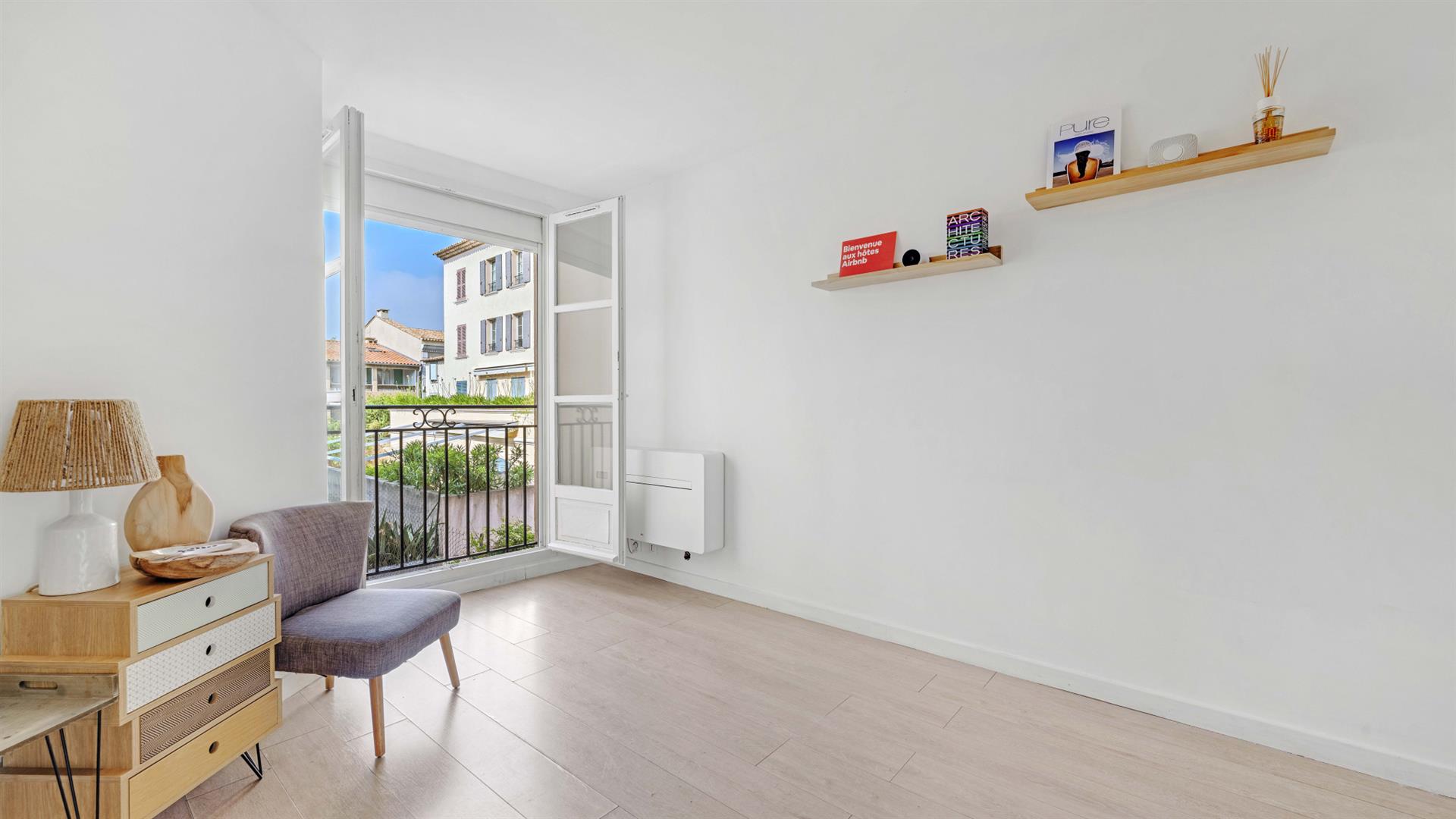 Apartment - Close to Place des Lices