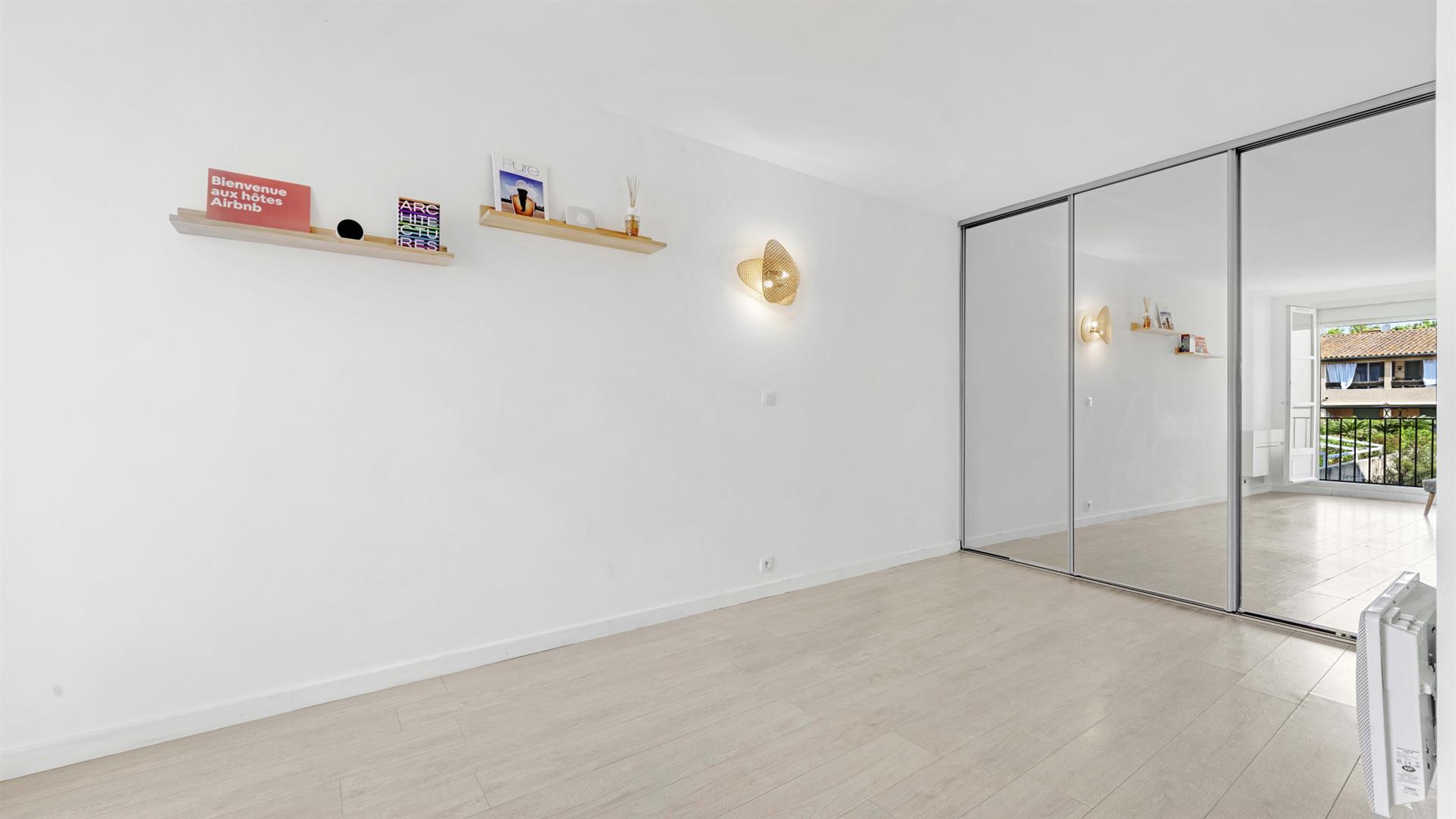 Apartment - Close to Place des Lices