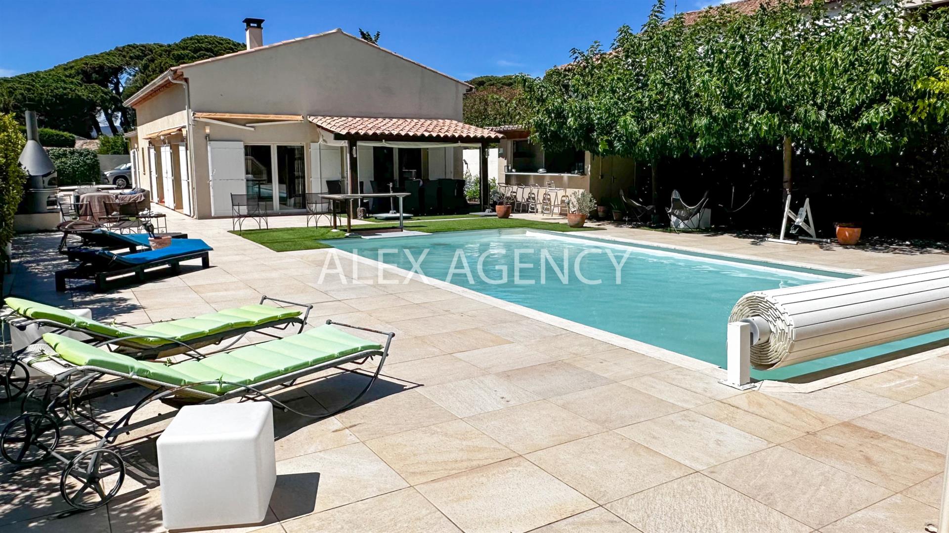 In Saint-Tropez, Villa of approximately 180m2