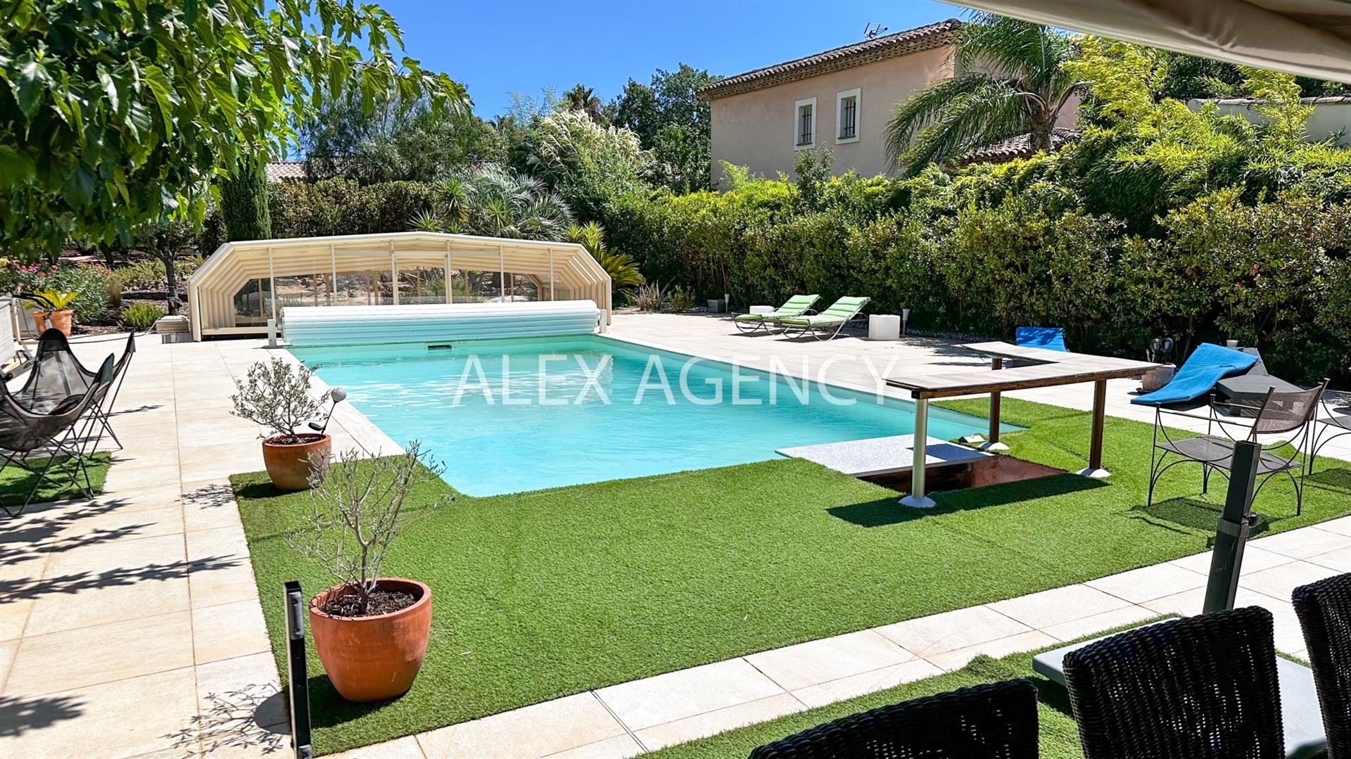 In Saint-Tropez, Villa of approximately 180m2