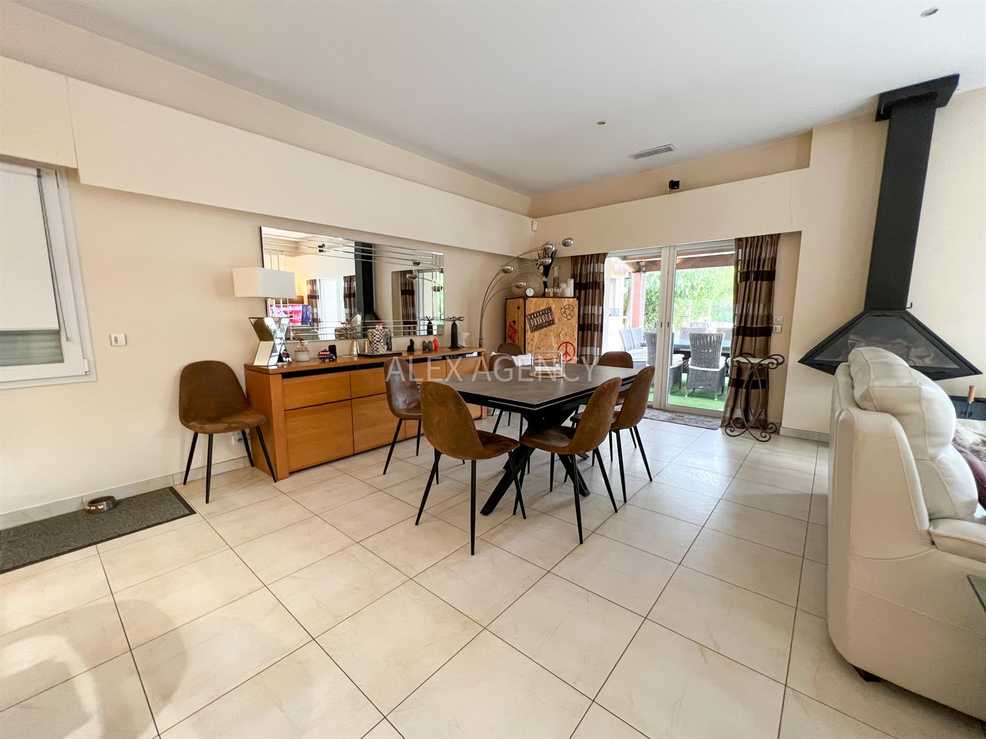 In Saint-Tropez, Villa of approximately 180m2