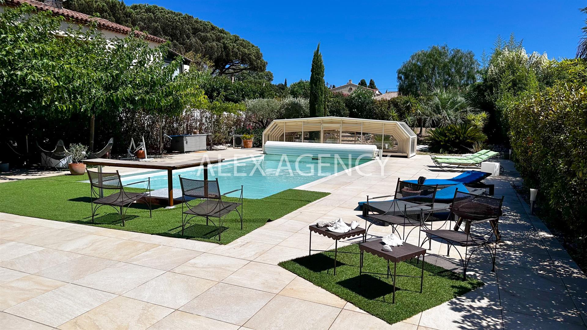 In Saint-Tropez, Villa of approximately 180m2