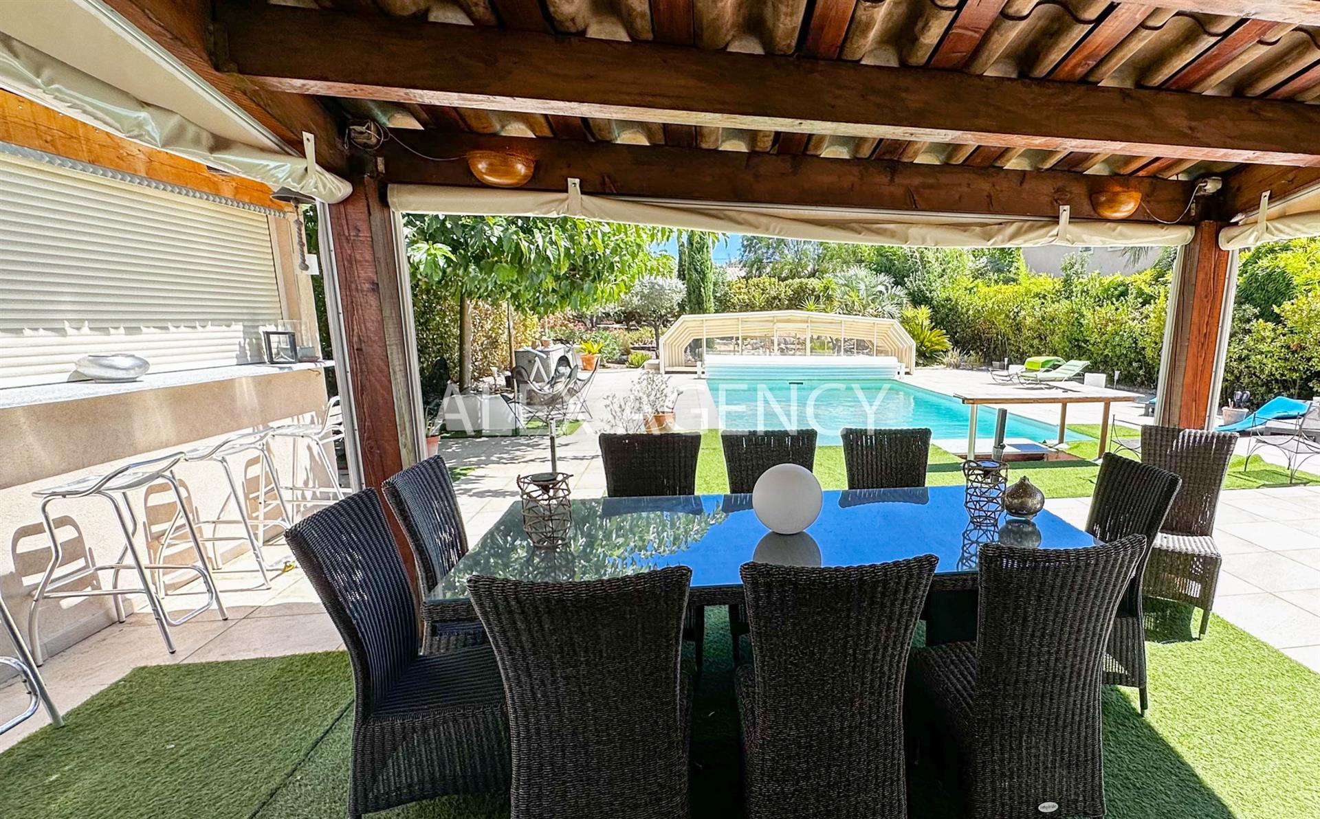 In Saint-Tropez, Villa of approximately 180m2