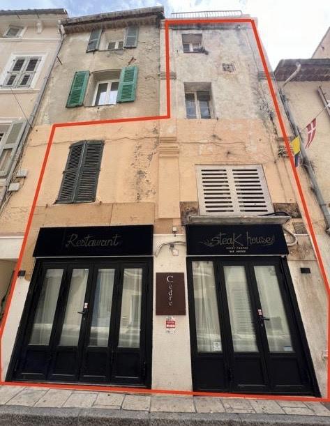 Commercial building with Rooftop in the old village of Saint-Tropez