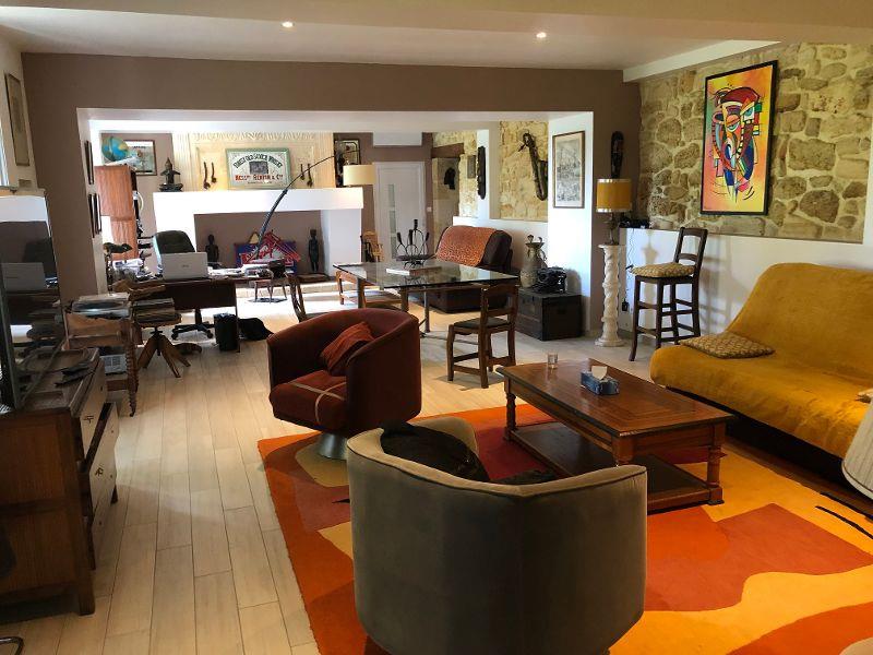 Propiedad: 7 hectáreas con prado/bosque/estanque, hermosa residencia, 4 dependencias