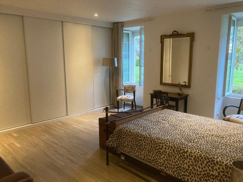 Propiedad: 7 hectáreas con prado/bosque/estanque, hermosa residencia, 4 dependencias