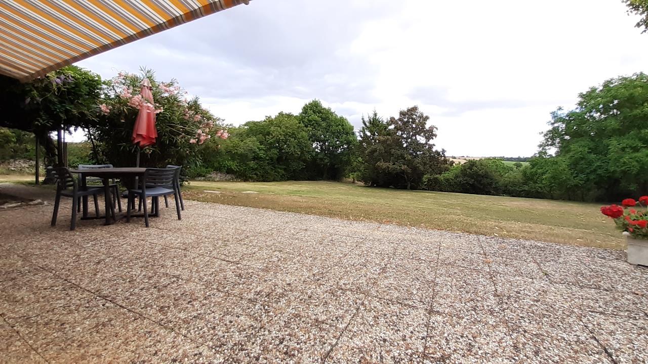 Property with park and outbuildings 79220 Ste Ouenne