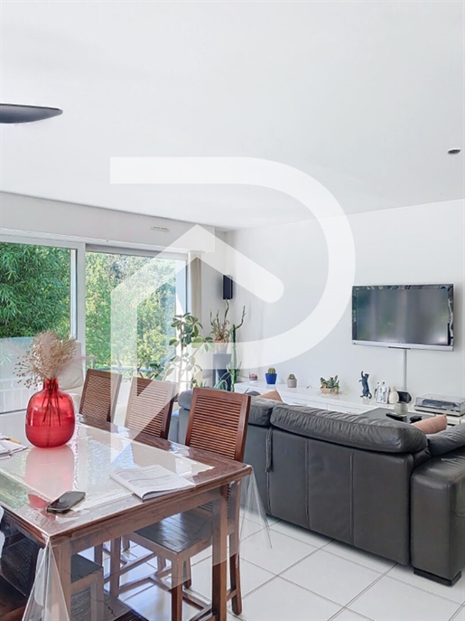Purchase: Luxury property (62140)
