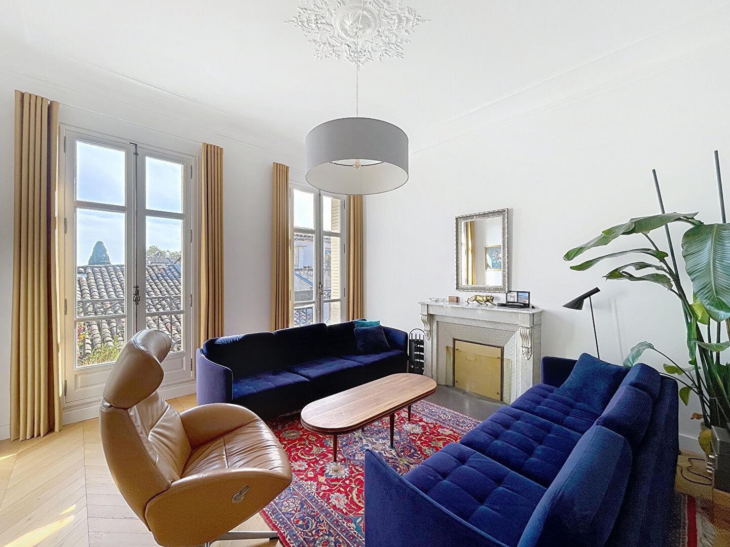 Exclusive Listing ? Elegant 3-Bedroom Apartment with Period Features in the Heart of Avignon