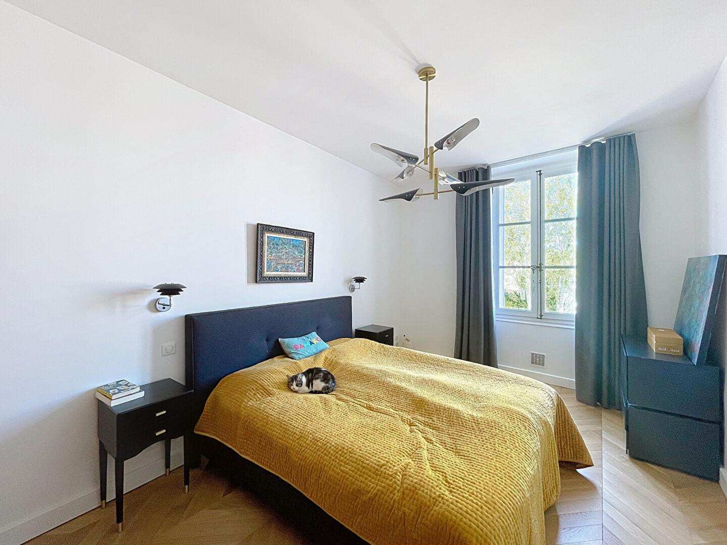 Exclusive Listing ? Elegant 3-Bedroom Apartment with Period Features in the Heart of Avignon