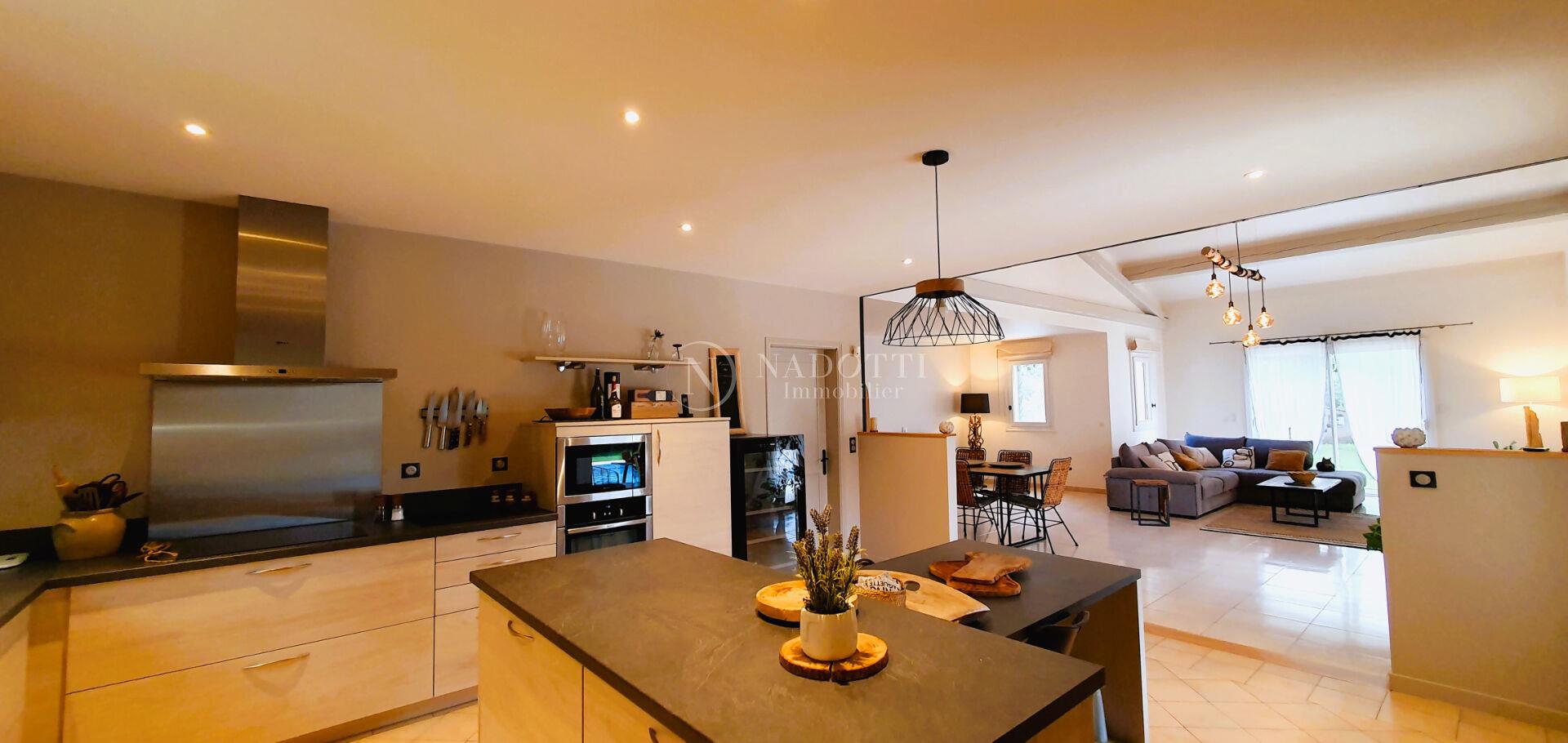 Maison Pernes Les Fontaines 4 pièce(s) 210 m2