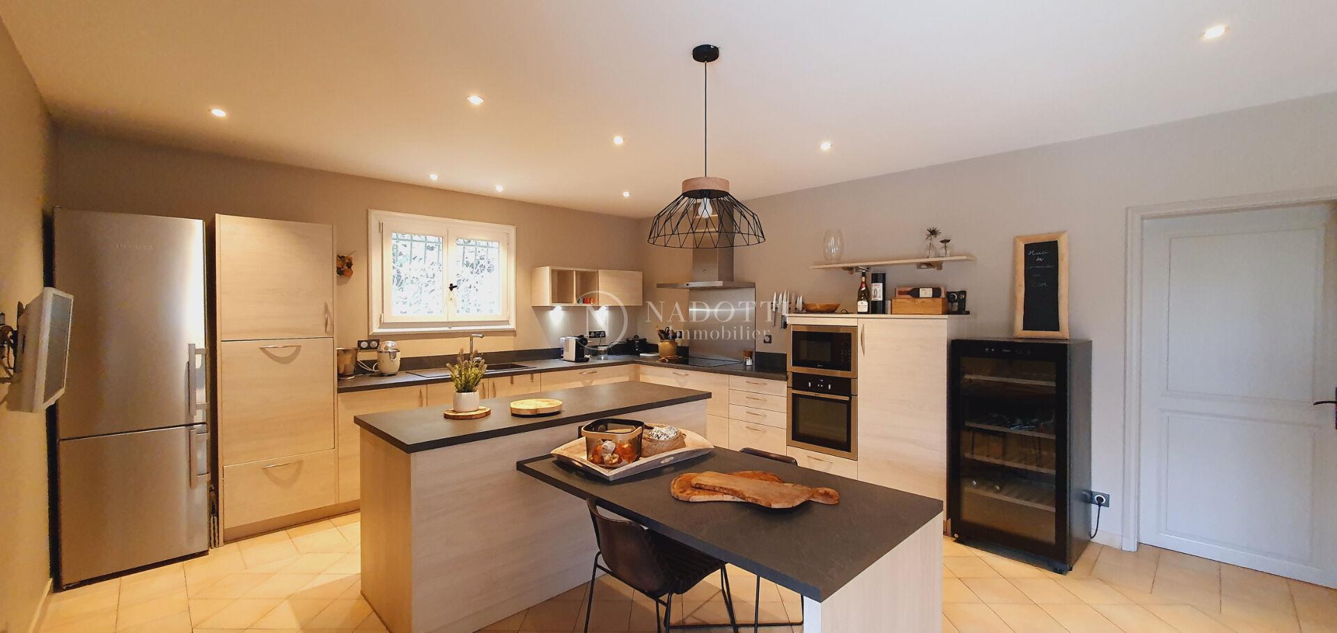 Maison Pernes Les Fontaines 4 pièce(s) 210 m2